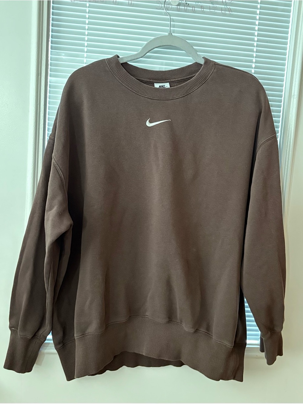 Nike Sportswear Phoenix
Earth color Oversized Crewneck
Sweatshirt size large